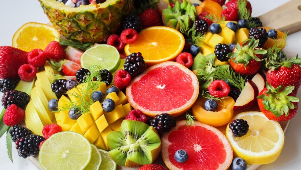 sliced fruits on tray